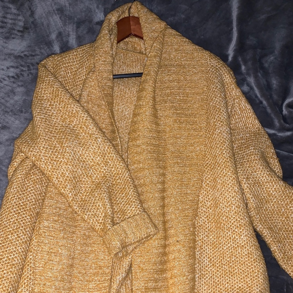 Oversized/plus size yellow cardigan